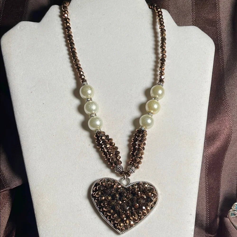 Elegant Brown Heart Pendant Necklace - Picture 1 of 3